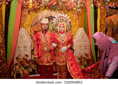 5 Prosesi Pernikahan Adat Padang yang Perlu DIketahui, Syarat Akan Makna